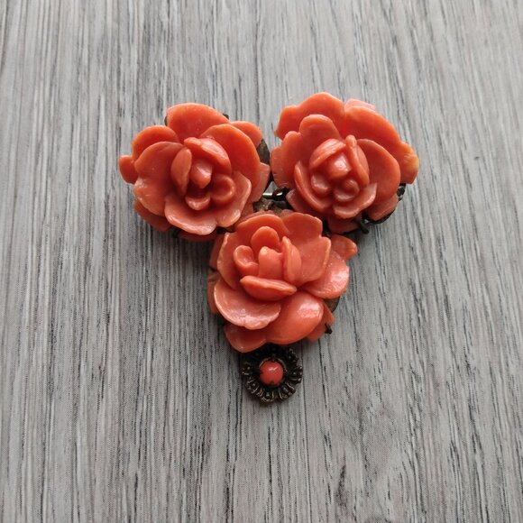 Vintage Faux Coral Brooch with Three Rose Flowers Floral - Picture 1 of 10
